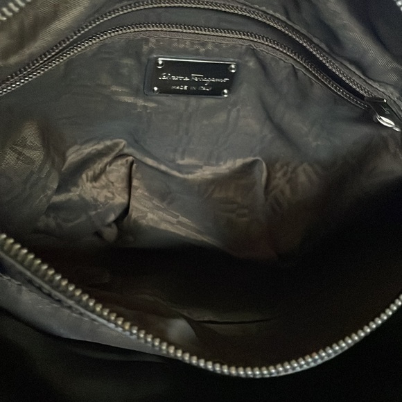 🔥🔥 Price drop!! Salvatore Ferragamo Shoulder Bag🔥🔥 - Picture 8 of 10